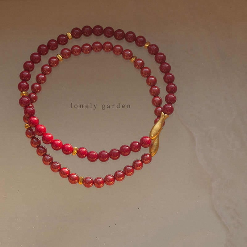 Cinnabar gyöngyös karkötő koi hal motívummal; kézzel készített; uniszex; új kínai stílus; 2024 nyara