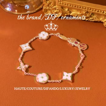 Aranyozott réz karkötő, elektroplatolás technológiával, geometriai rombusz négylevelű motívummal, 10 g, nőies, friss és édes stílus