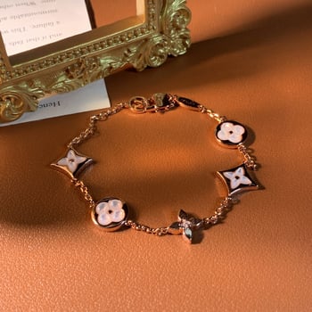 Aranyozott réz karkötő, elektroplatolás technológiával, geometriai rombusz négylevelű motívummal, 10 g, nőies, friss és édes stílus