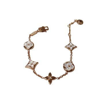 Aranyozott réz karkötő, elektroplatolás technológiával, geometriai rombusz négylevelű motívummal, 10 g, nőies, friss és édes stílus