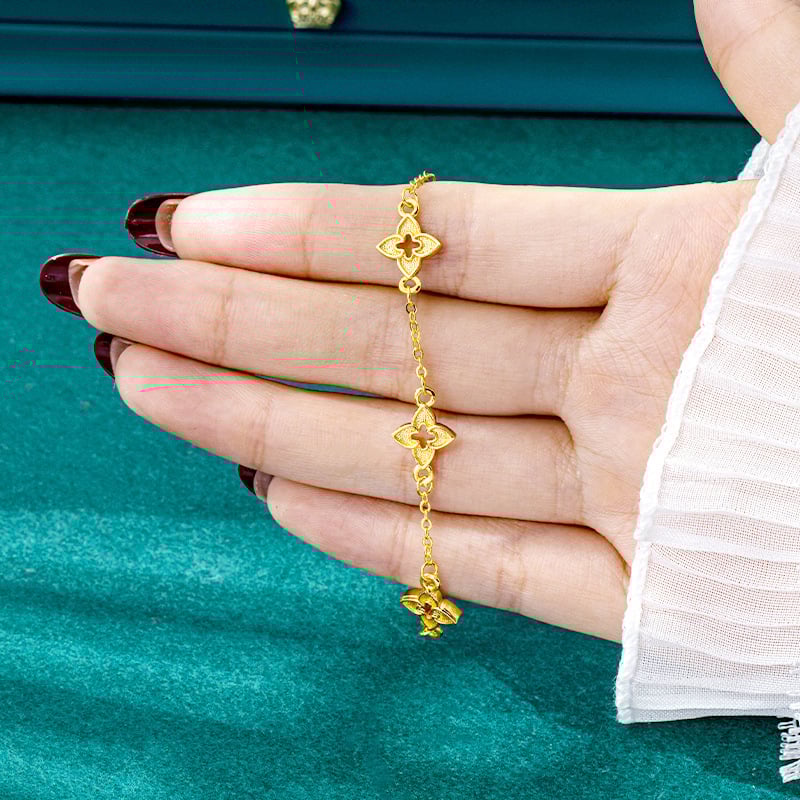 Női karkötő négyágú csillag motívummal, aranyozott réz, elektroplating technika, retro stílus, 2025 tavasz