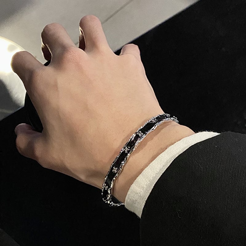 Karkötő – Uniszex, minimalist design, titán acél, elektroplakált bevonat, U-formájú kialakítás