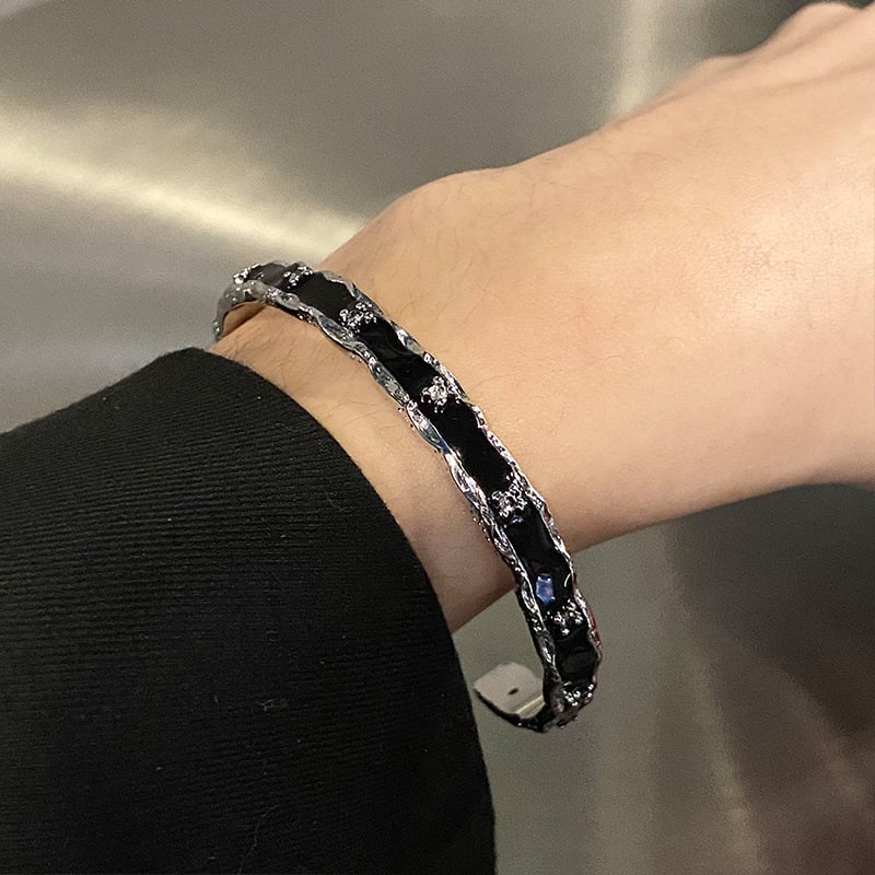 Karkötő – Uniszex, minimalist design, titán acél, elektroplakált bevonat, U-formájú kialakítás