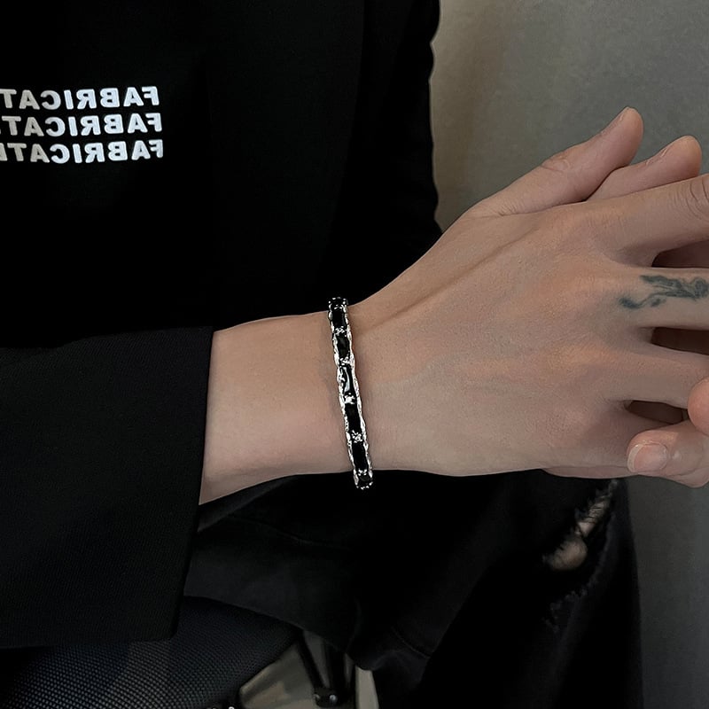 Karkötő – Uniszex, minimalist design, titán acél, elektroplakált bevonat, U-formájú kialakítás