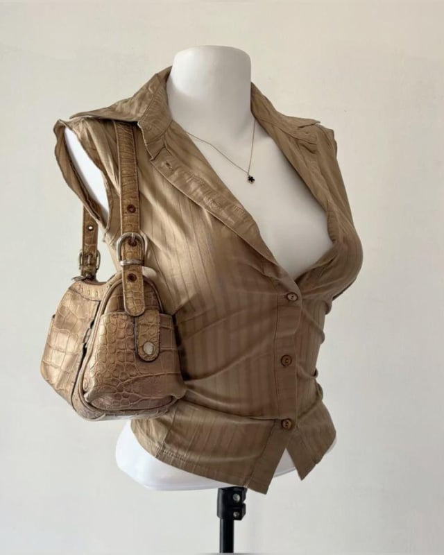 Női csíkos ing, poliészter, karcsú szabás, rövid ujjú, hossz 50-65 cm