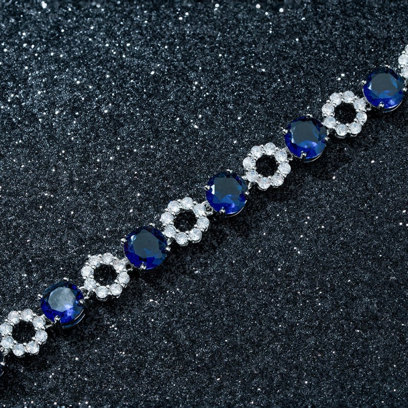 Női réz geometriai karkötő cirkónium kövekkel, könnyű luxus stílusban, utazási emlékhez