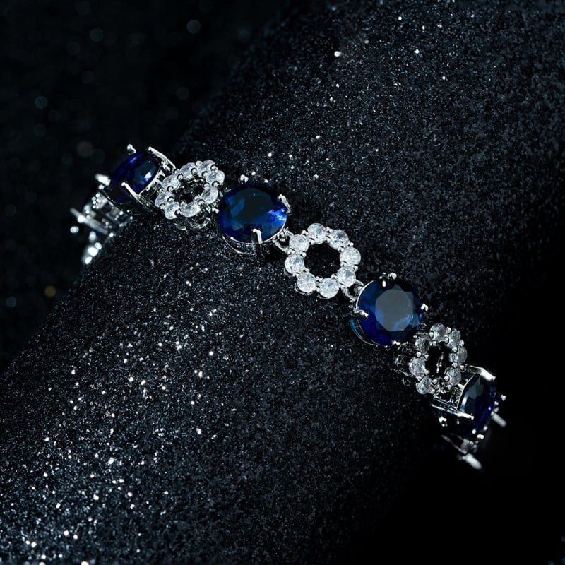 Női réz geometriai karkötő cirkónium kövekkel, könnyű luxus stílusban, utazási emlékhez