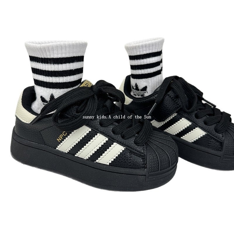 Детски кецове с нос от черупка, горна част: изкуствена кожа, подметка: пластмасова, нисък връх, велкро закопчаване, модел на райета