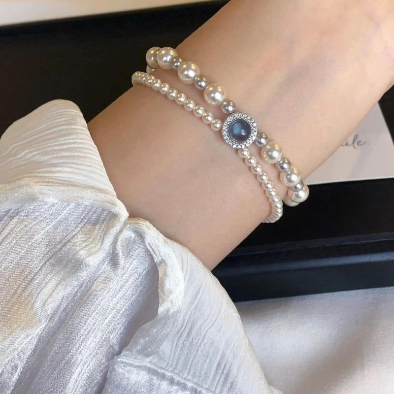 Kétszínű rétegű gyöngy karkötő, geometriai mintával a Mother buddha márkától, nőknek, könnyű luxus stílus (Anyag: gyöngy; Feldolgozás: elektroplattálás; Stílus: nők)