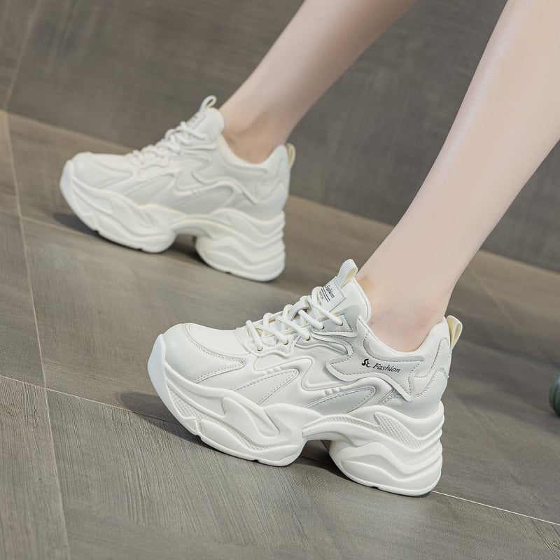 Γυναικεία παπούτσια σε στυλ dad shoes, στρογγυλή μύτη, παχιά κωνική σόλα, κορδόνια, αύξηση ύψους