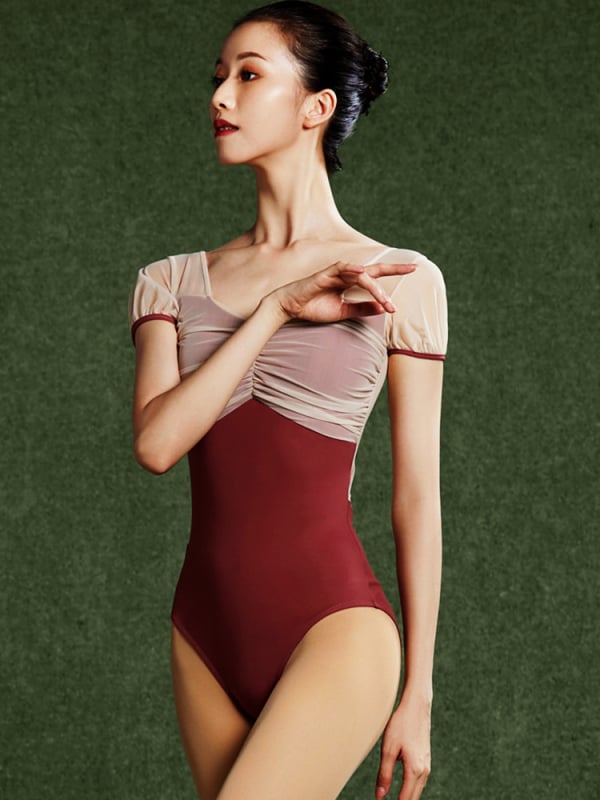 Egyrészes táncpróba leotárd rövid ujjúval, balethez és más táncokhoz (anyag: kevert műszál; anyagösszetétel: nylon 80%; bélés: tej-selyem; bélés összetétele: poliészter 80%)