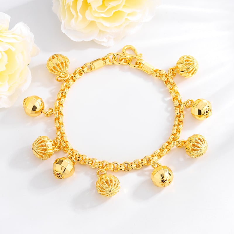 18K aranyozott réz karkötő lógó érmekkel és harangokkal hasi tánchoz – hullámos, egzotikus kézre szabott ékszer