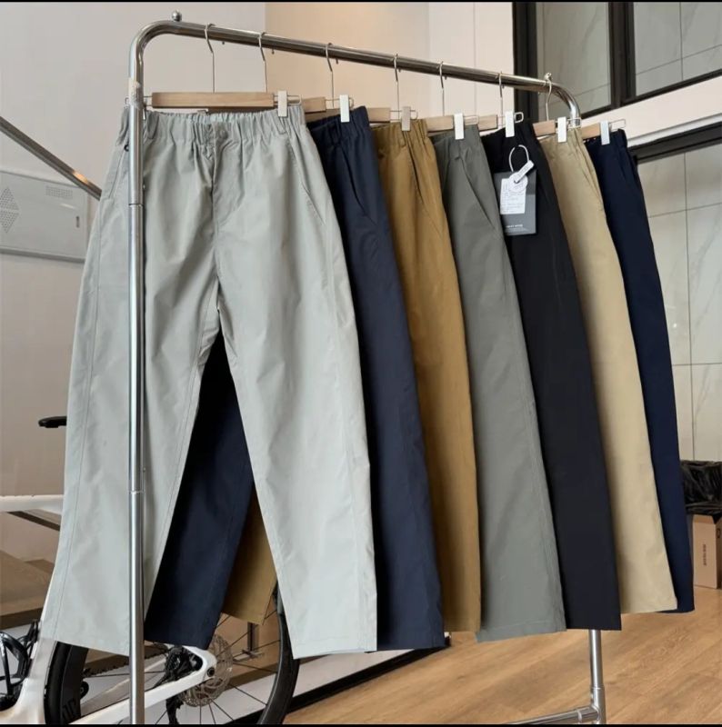 Munka- és városi szabadidő nadrág keskenyedő szárú, magas derék, poliészter anyag, egyszínű