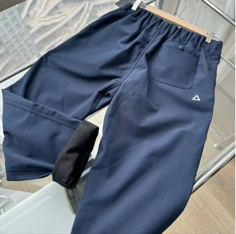 Munka- és városi szabadidő nadrág keskenyedő szárú, magas derék, poliészter anyag, egyszínű