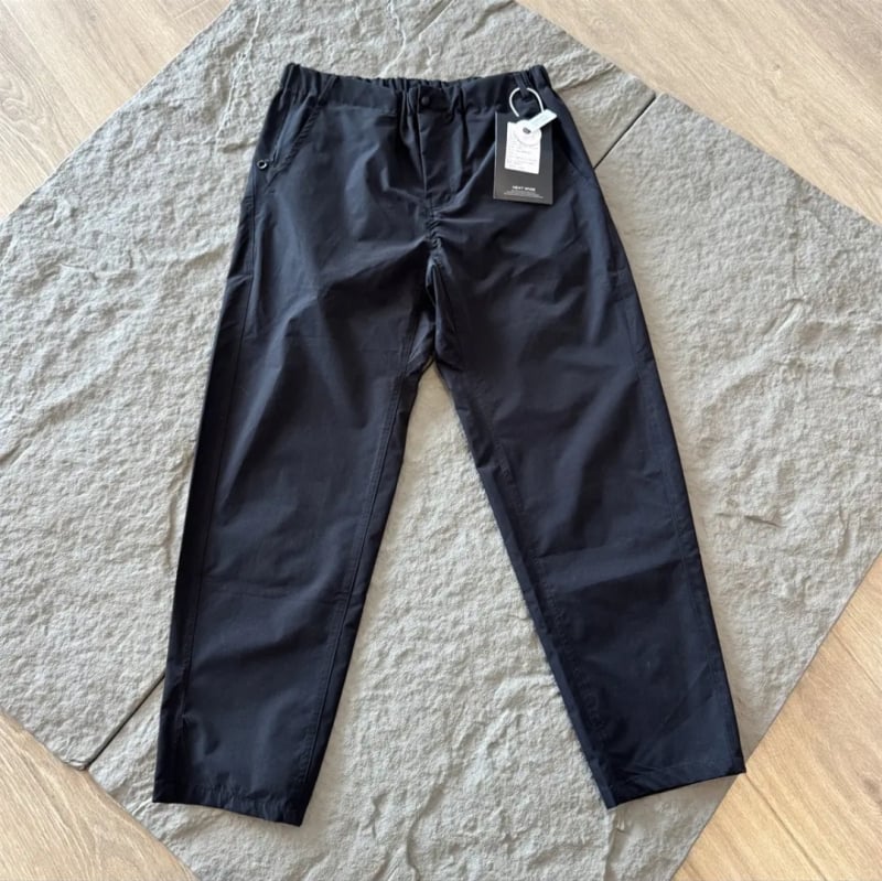 Munka- és városi szabadidő nadrág keskenyedő szárú, magas derék, poliészter anyag, egyszínű