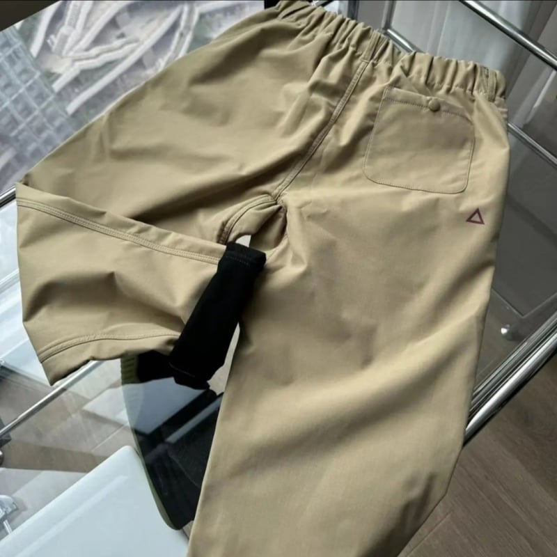 Munka- és városi szabadidő nadrág keskenyedő szárú, magas derék, poliészter anyag, egyszínű