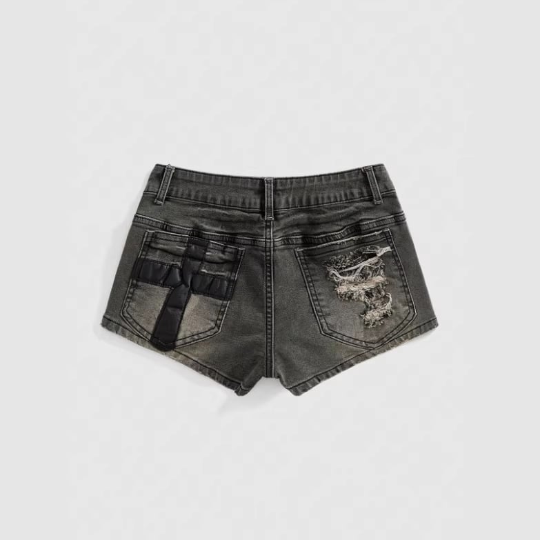 Denim rövidnadrág, középmagas derekú, slim fit, patchwork dizájn, 90-95% pamut-denim, enyhe rugalmasság, street style