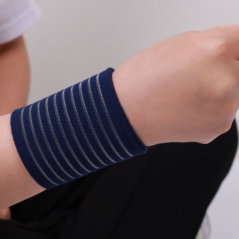 Edzéshez tervezett csuklóvédő — kompressziós, elasztikus csuklópánt, könnyű, poliészter rost, univerzális illeszkedés