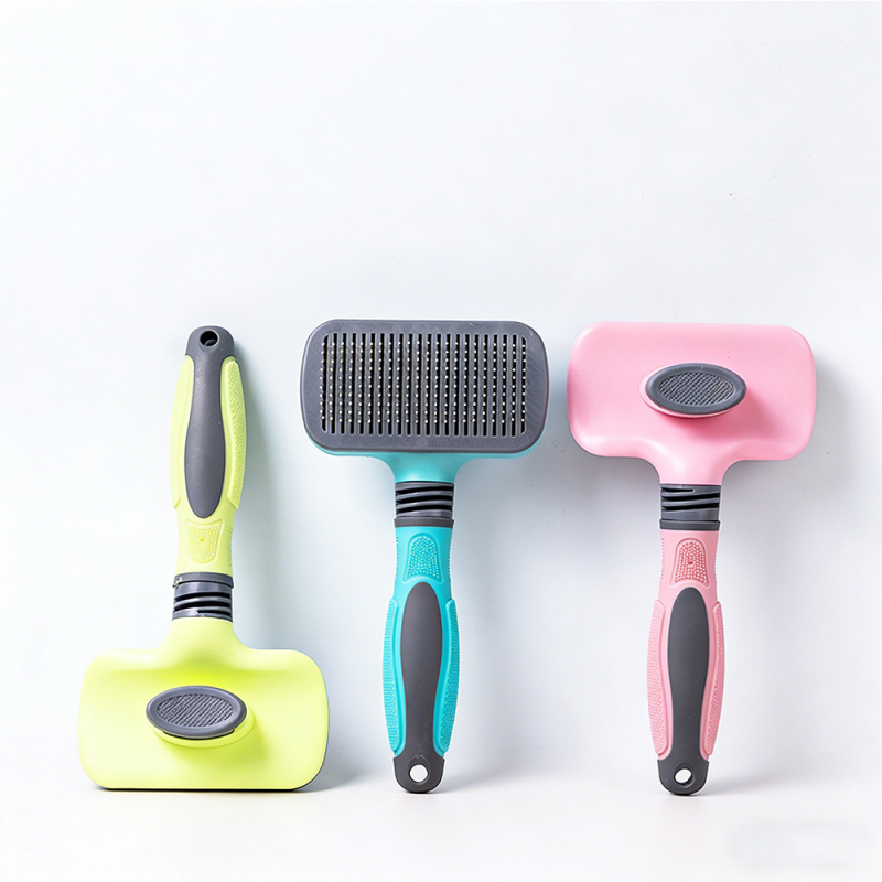 Független márkájú háziállat-öntisztító de-szőrítő kefével macskáknak és kutyáknak, egy gombnyomásos szőrtelenítés, ABS + rozsdamentes acél huzal, XF001 modell