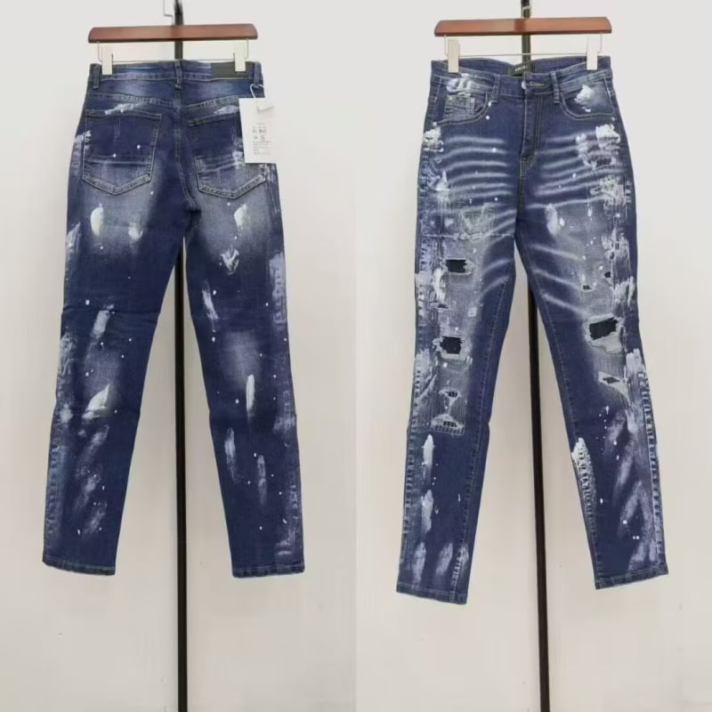 Patchworkos farmernadrág, karcsúsított fazon, középmagas derekú, cipzáras záródás, enyhe elasztikusság