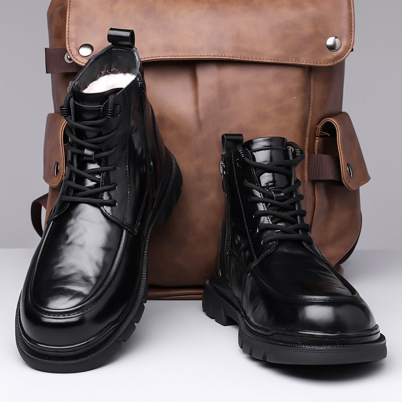 Martin csizmák – Felsőrész: felső réteg marhabőrből; Szár magassága: középső vádlira; Lábujjforma: kör; Talp: gumi; Belső bélés: PU