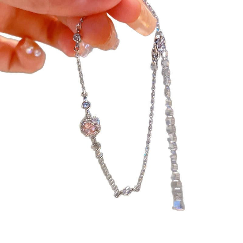 Négyszög alakú karkötő fényes dizájnnal; réz alapanyag; valódi arany bevonat; női, koreai stílus; Qiao xiya márka.