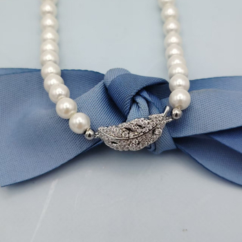 Gyöngy karkötő – levél alakú, női, egyszerű, gyöngyökkel készült ékszer, 2025 tél kiadás