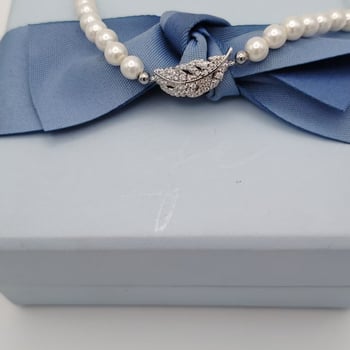 Gyöngy karkötő – levél alakú, női, egyszerű, gyöngyökkel készült ékszer, 2025 tél kiadás