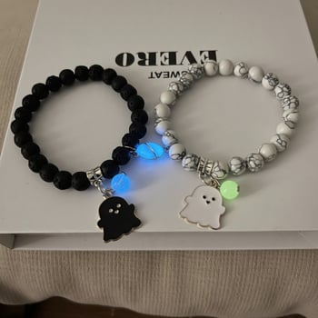 Karkötő – vulkanikus kő, semleges stílus, nyár 2024, személyes tendencia, kézre szóló ékszer