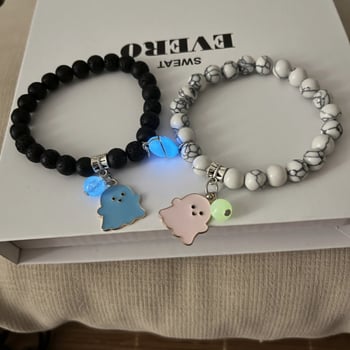 Karkötő – vulkanikus kő, semleges stílus, nyár 2024, személyes tendencia, kézre szóló ékszer