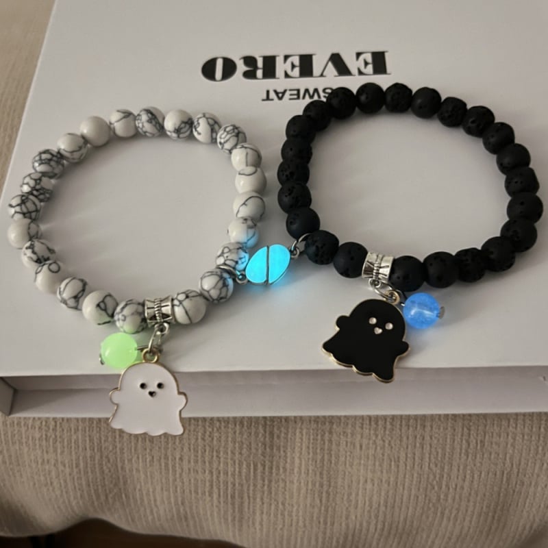 Karkötő – vulkanikus kő, semleges stílus, nyár 2024, személyes tendencia, kézre szóló ékszer