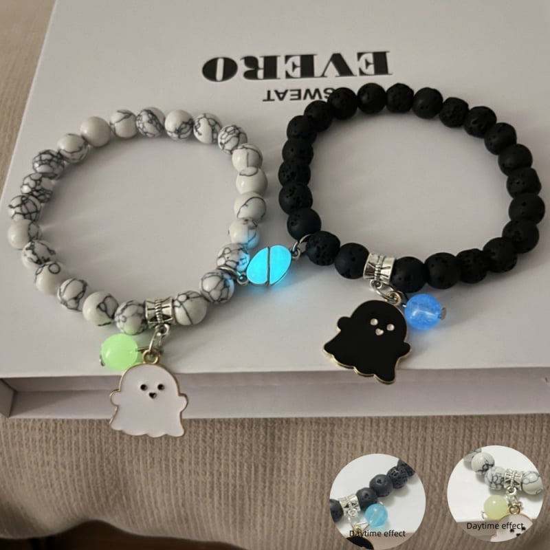 Karkötő – vulkanikus kő, semleges stílus, nyár 2024, személyes tendencia, kézre szóló ékszer