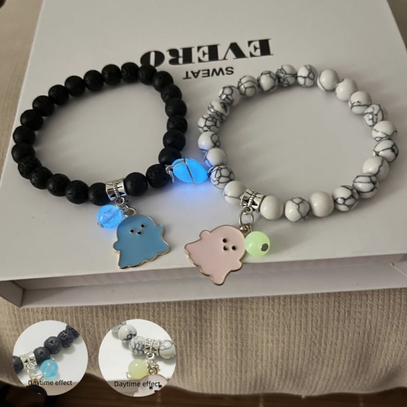 Karkötő – vulkanikus kő, semleges stílus, nyár 2024, személyes tendencia, kézre szóló ékszer