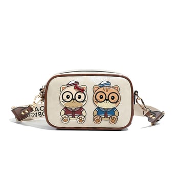 PU-anyagú kamera-stílusú crossbody táska, vízszintes négyzet alakú, cipzáras nyitás, belső cipzáras zseb és rekeszek, egy vállpánt