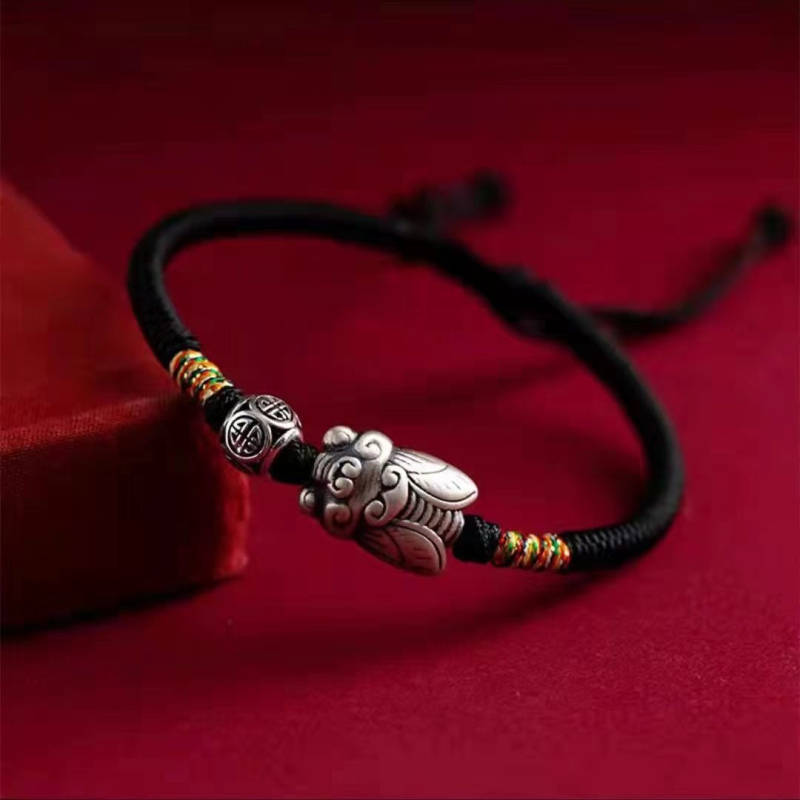 Kézzel szőtt karkötő ezüst bevonattal, retro ihletésű, magas minőségű kiegészítő, pár-stílus, kínai stílus (Anyag: réz-plasztik; Feldolgozás: elektroplating; Stílus: pár, kínai; Forma: állat/állatöv; Kategória: kézrevaló)