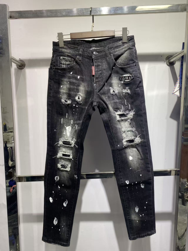 Traperice punk stila, slim fit, srednji pojas, patch dekor, distresirane, isprane