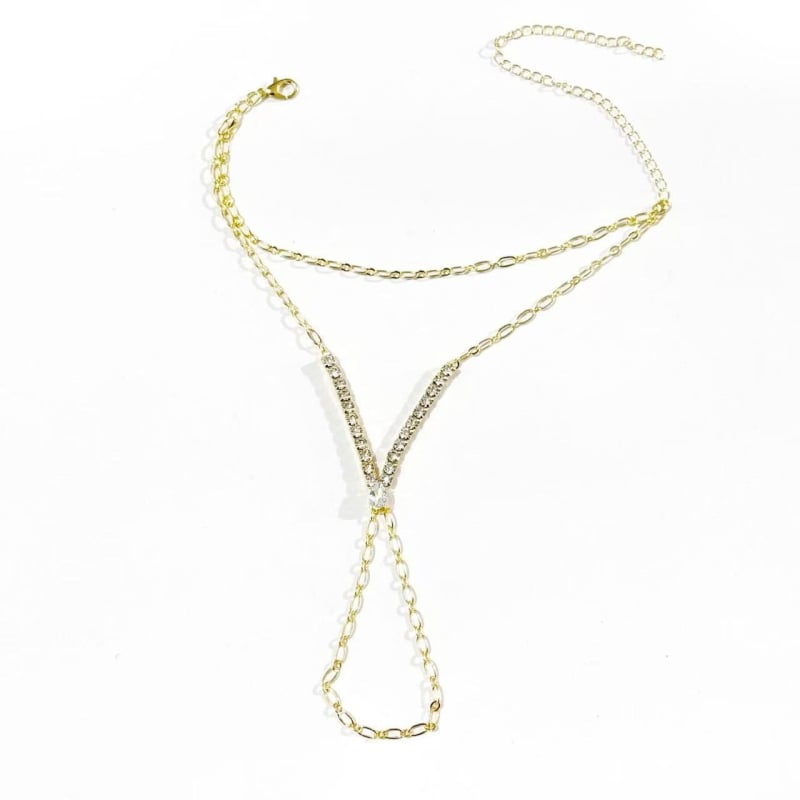 Kézre erősített lánc karkötő V- alakú rhinestone díszítéssel – geometriás kialakítás, egyszerű női stílus (Anyag: Rhinestone; Feldolgozás: Electroplating; Forma: Geometriai; Stílus: Nők; Bevezetés: Spring 2025)
