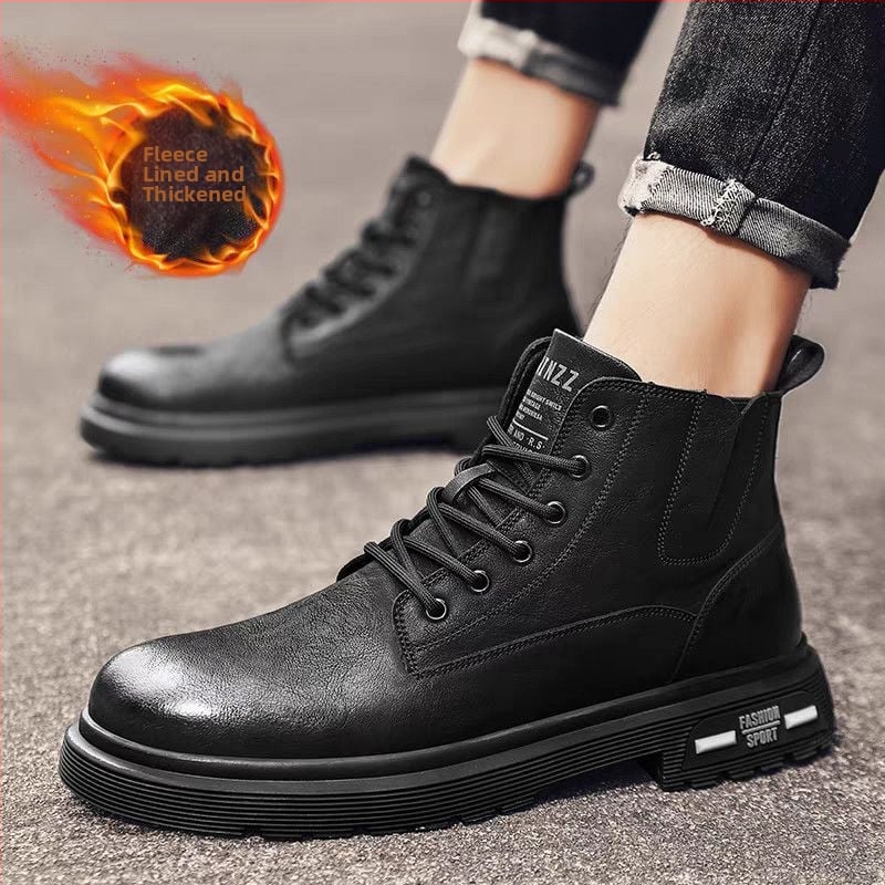 Férfi mikroszálas bőrből készült középmagas bakancs, báránybőr bélés, disznó bőr talpbetét, vulkanizált gumitalp.