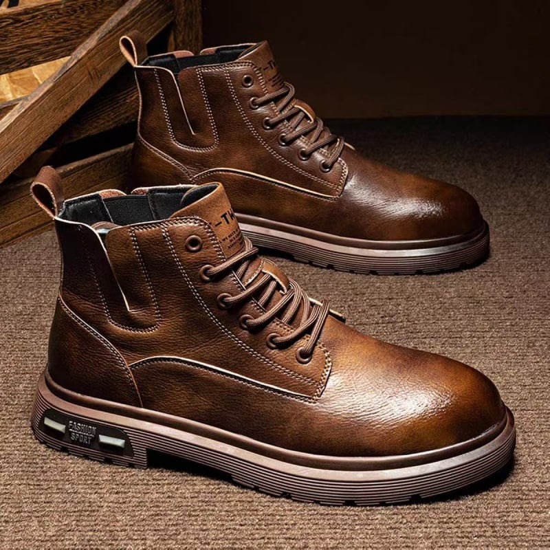 Férfi mikroszálas bőrből készült középmagas bakancs, báránybőr bélés, disznó bőr talpbetét, vulkanizált gumitalp.