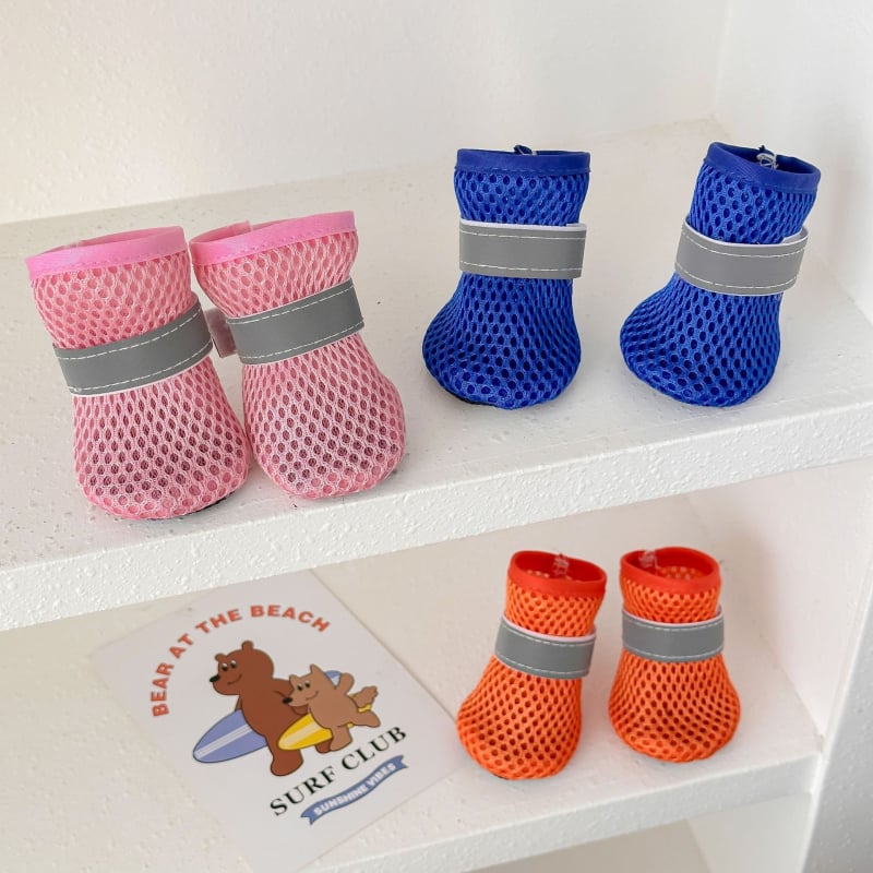 Kis- és közepes méretű kutyáknak, légáteresztő hálós felső, fényvisszaverő elemek, talp TPR és marhaín alap, csúszásmentes, kopásálló