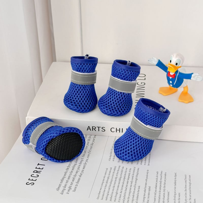 Kis- és közepes méretű kutyáknak, légáteresztő hálós felső, fényvisszaverő elemek, talp TPR és marhaín alap, csúszásmentes, kopásálló