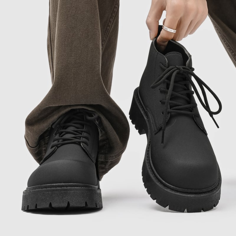 Férfi Martin csizma, magas szárú, brit stílusú motorkerékpár csizma, felsőrész PU + szuper rost, gumírozott talp, középmagas sarok 3–5 cm