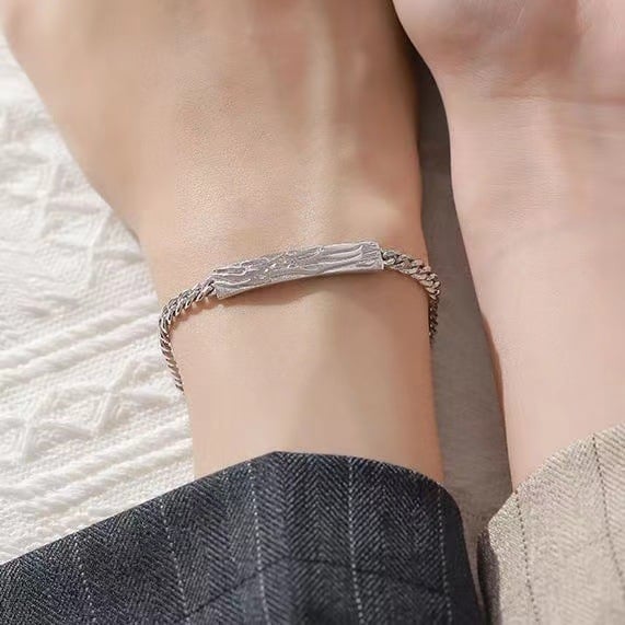 Női réz karkötő zodiákus motívummal, minimalist dizájn