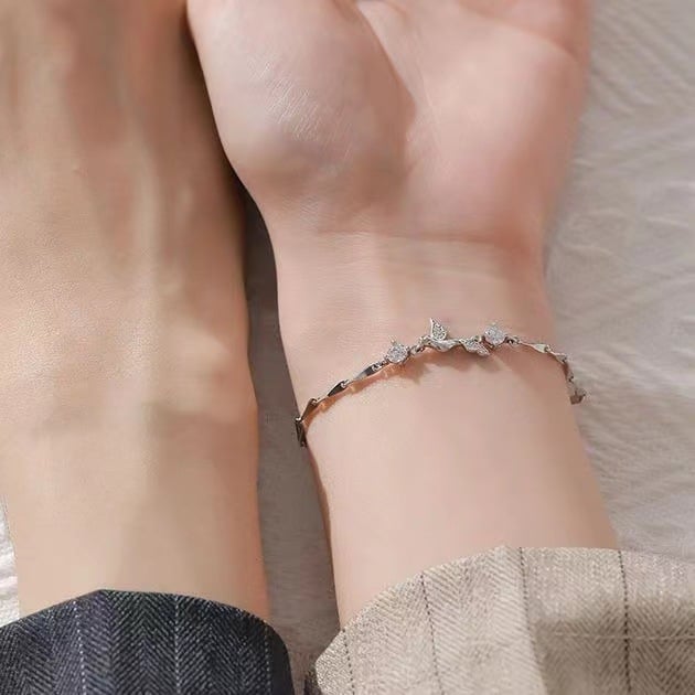 Női réz karkötő zodiákus motívummal, minimalist dizájn