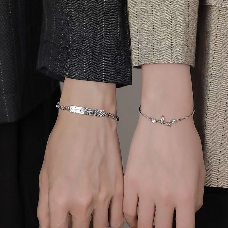 Női réz karkötő zodiákus motívummal, minimalist dizájn