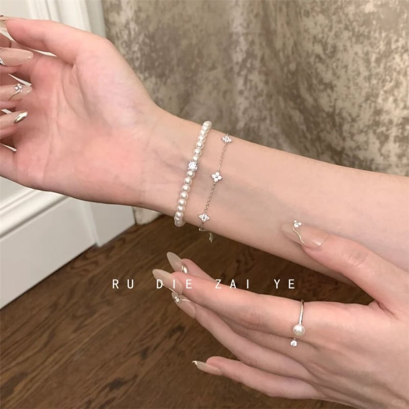 Kézrevaló karkötő ezüst bevonattal, édes stílus (Anyag: Silver plated; Eredet: Jinhua; Kiadás ideje: 2025 nyár; Stílus: Sweet; Kategória: Kézhez tartozó kiegészítők)