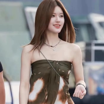 Ötvözetből készült Camellia virág karkötő, elektroplatírozott bevonattal, női irodai stílusú kézrevaló ékszer