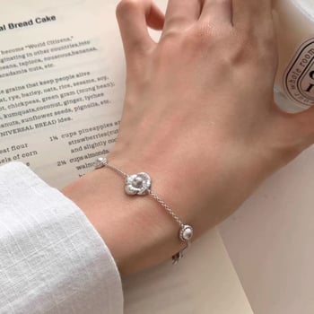 Ötvözetből készült Camellia virág karkötő, elektroplatírozott bevonattal, női irodai stílusú kézrevaló ékszer