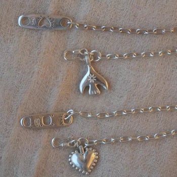 Kézzel szőtt uniszex karkötő, szív alakú (Réz • galvanizált • Uniszex • Szív alak • Nyár 2025)