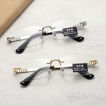 Keret nélküli olvasó szemüveg idős személyek számára, fotokromát lencsékkel és kékfény elleni védelemmel, fém keret